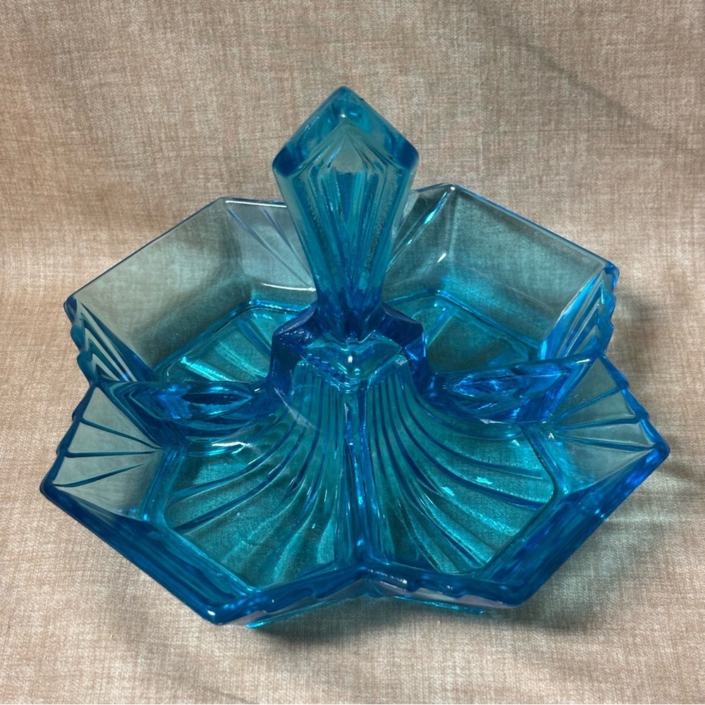 Indiana Glass Pyramid Blue Four-Part Relish Dish w/ Handle (circa 1974 - 1975) - Picture 2 of 7
